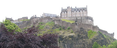 Замок в Эдинбурге - масштабно